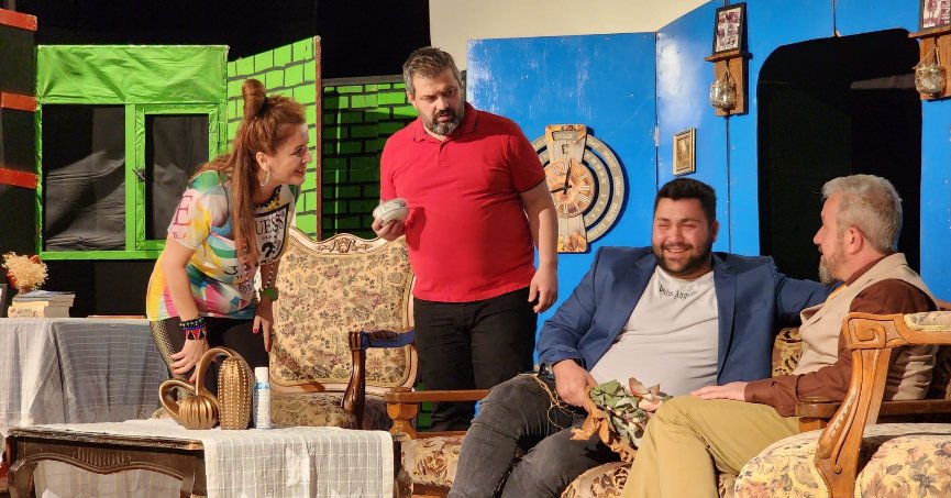 Tiyatro oyunu beğeniyle izlendi