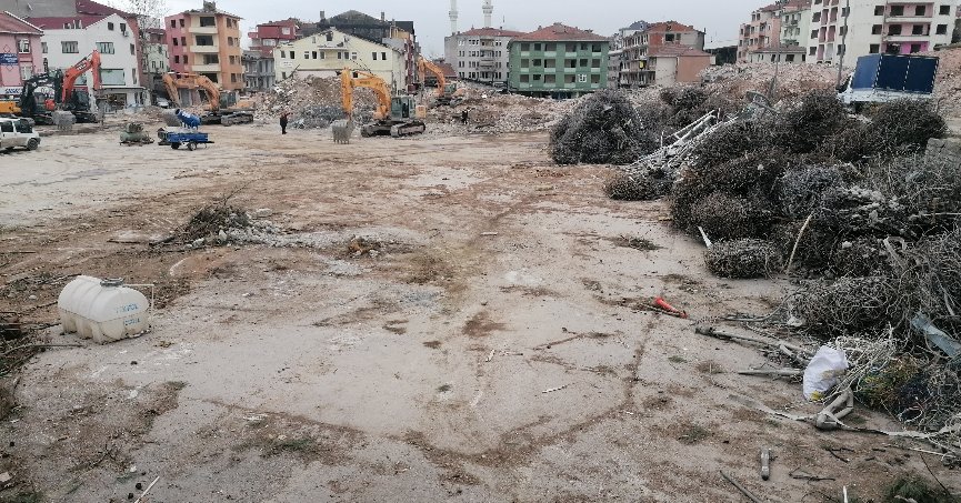 Otopark alanı şantiye oldu