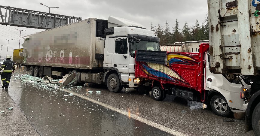 Zincirleme kazada 4 kişi yaralandı