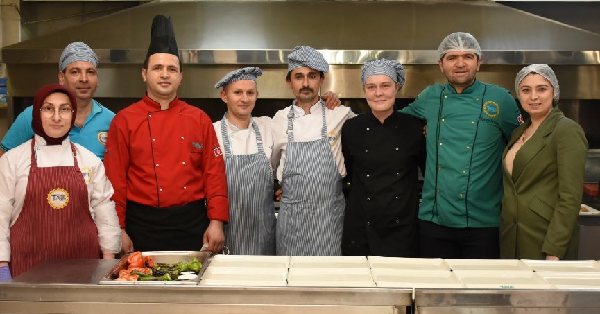 Hollandalı öğrenci, Türk  mutfağını öğreniyor