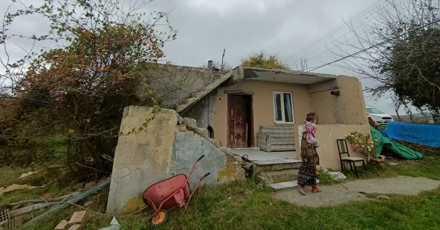 Yalnız yaşayan kadının evi onarıldı