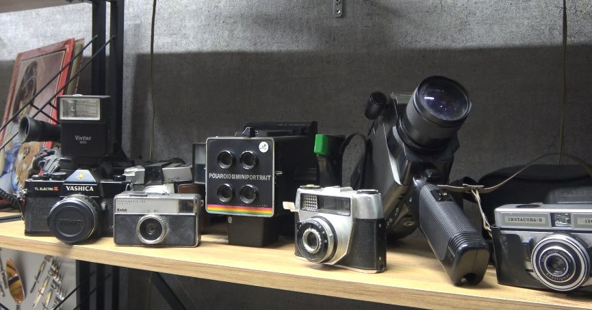 Dükkanın her rafı nostalji kokuyor