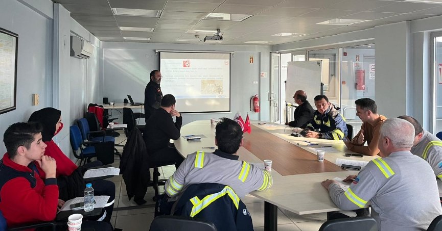 İtfaiyeden Acil Durum Ekip eğitimi