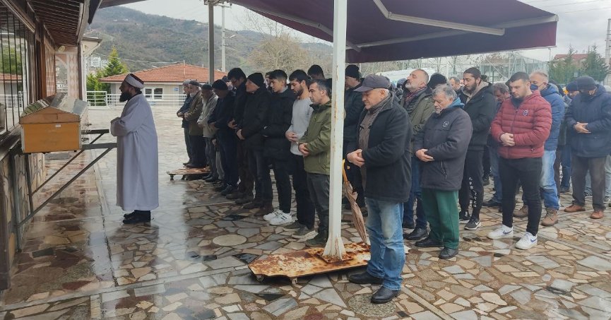    Anne ve oğlu, birer  gün arayla defnedildi