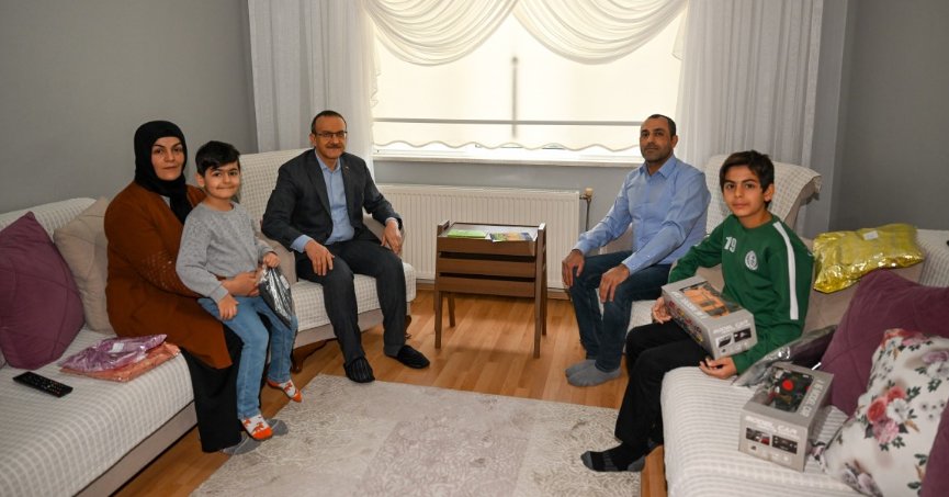 Vali Yavuz, Gölcük’te gönüllere dokundu