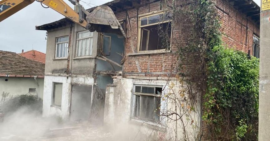 Gölcük’te yıkılan metruk  bina sayısı 115 oldu