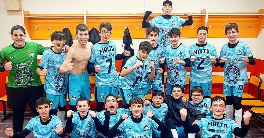 Maltasporlu gençler galibiyeti kutladı 3-1