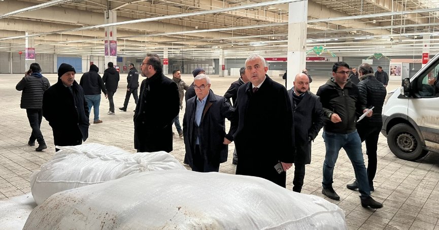 Yardımların toplanacağı merkezde hazırlıklar sürüyor