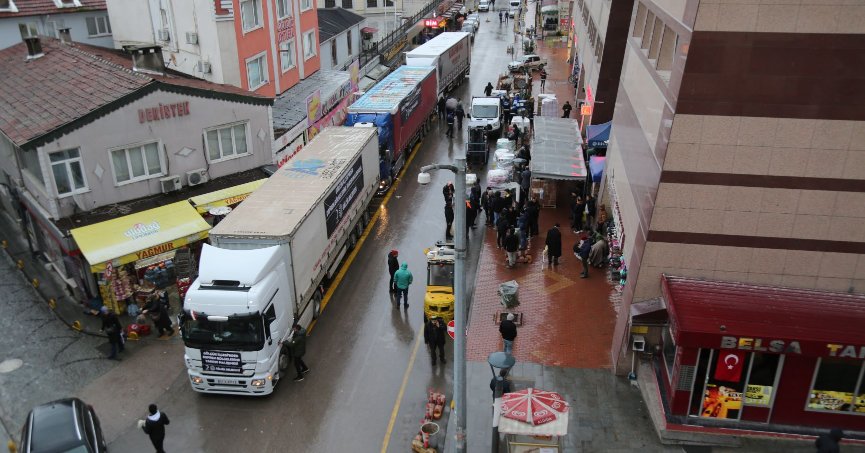 Gölcük’ten 3 tır yardım yola çıktı