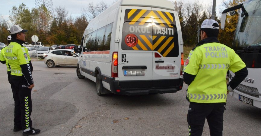 Polis ekiplerinden okul çevrelerinde denetim 