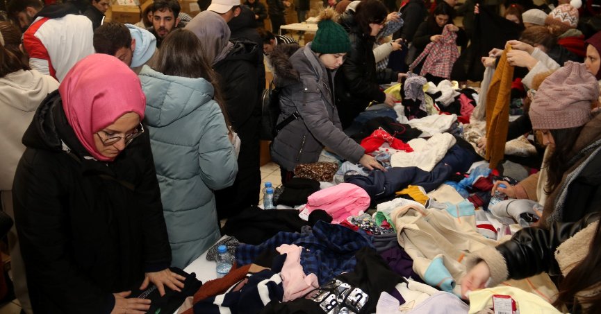 Ayni Yardım Merkezi’nden 60 tır yardım gönderildi