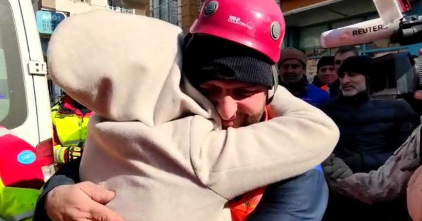 Depremin 104’üncü saatinde yeni mucize