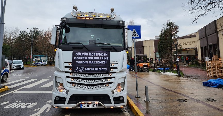 Gölcük'ten 41 tır yardım malzemesi