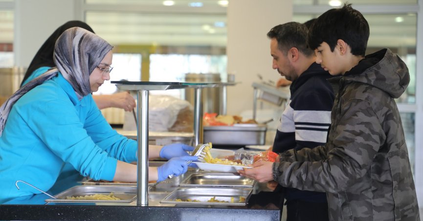 Depremzedeler kamplarda misafir ediliyor