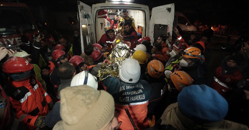 209'uncu saatte karı koca enkazdan kurtarıldı