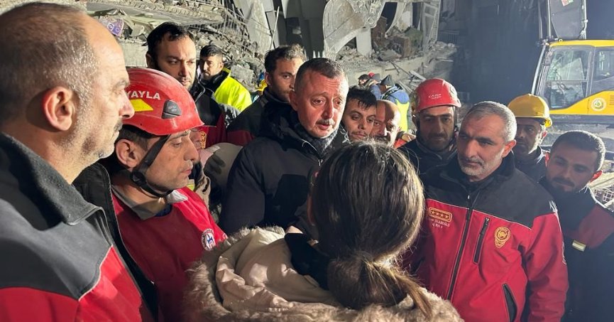 ‘Bu ekibin alnından öpüyorum’