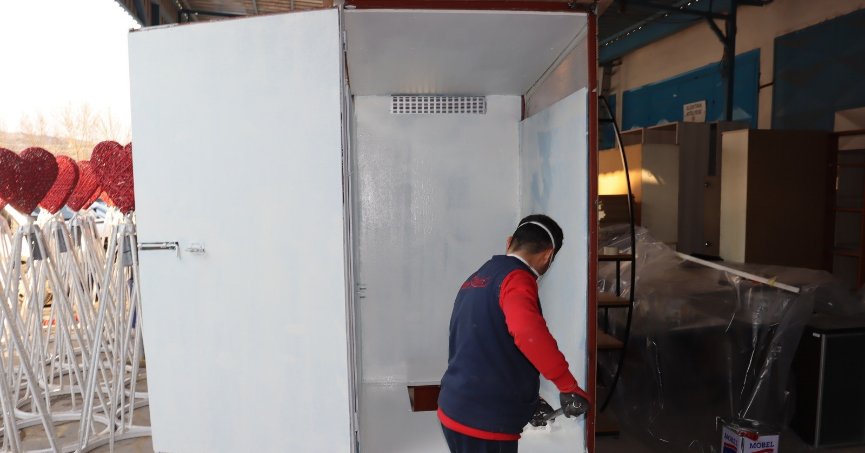 Deprem bölgesi için portatif tuvalet üretiliyor