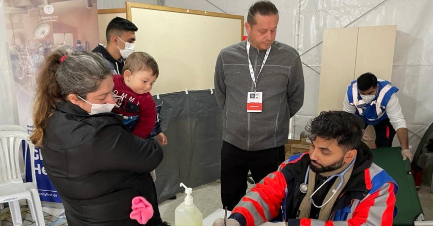 Büyükşehir’den Hatay’da gönüllü doktorlarla sağlık hizmeti