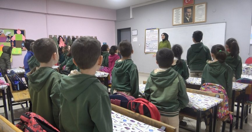 Kocaeli’de depremzede  öğrenciler ders başı yaptı