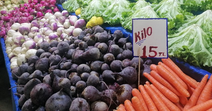 Semt pazarında fiyatlar yükselişte