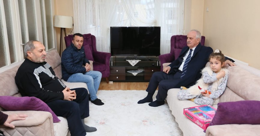 Aygün, depremzede çocuklara oyuncak hediye etti