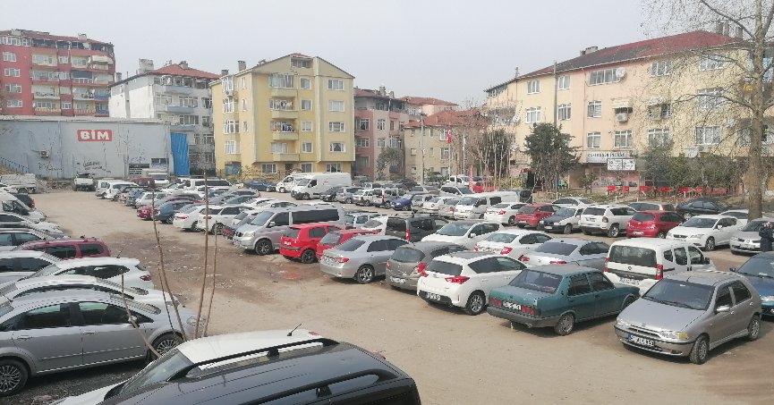 Otopark alanında çukurlar oluşuyor