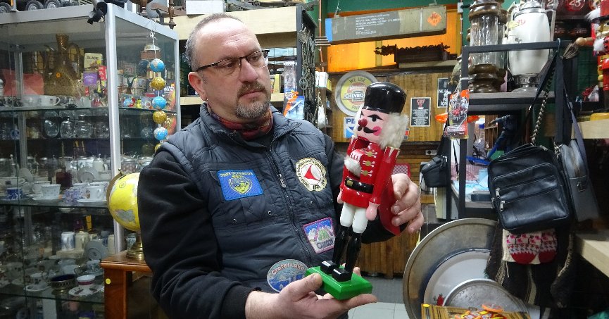 Antika sevgisi dükkan açtırdı