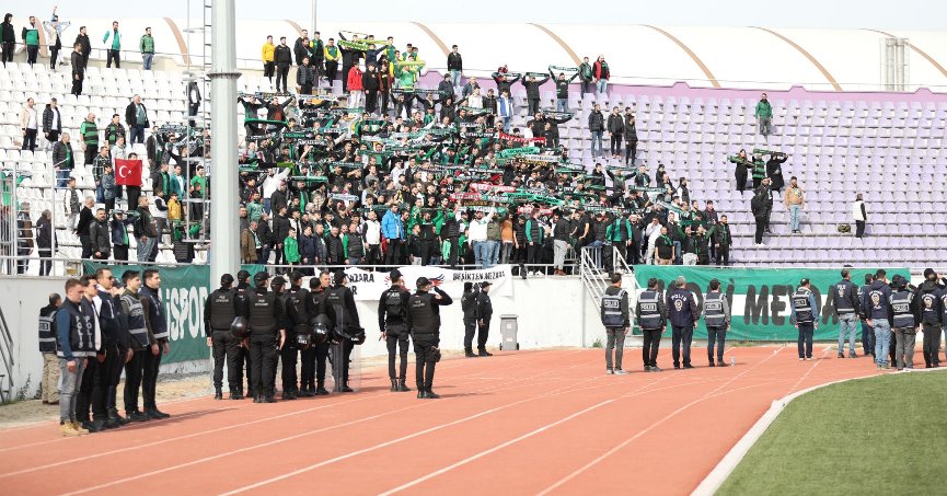 5 bin taraftar izledi