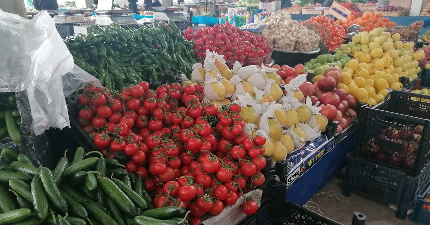 Pazarda ürün  bolluğu görüldü