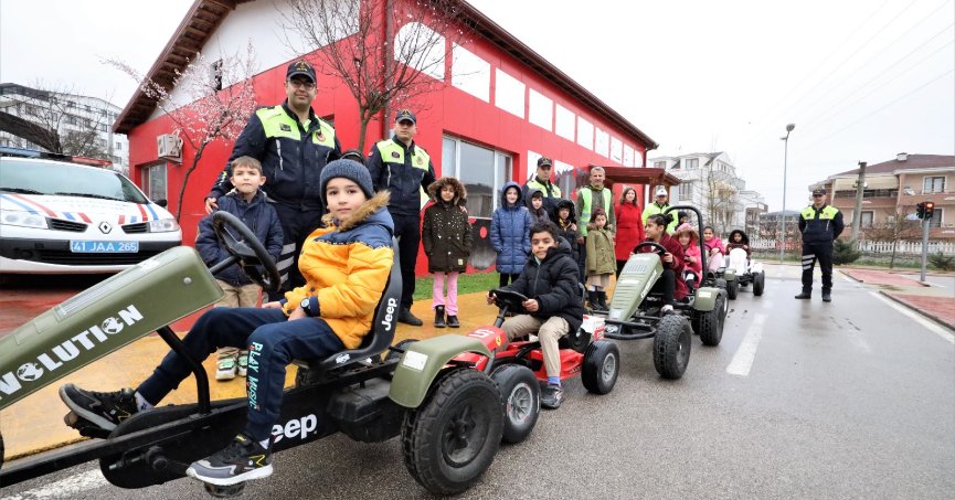 Depremzede çocuklar trafik eğitim parkında