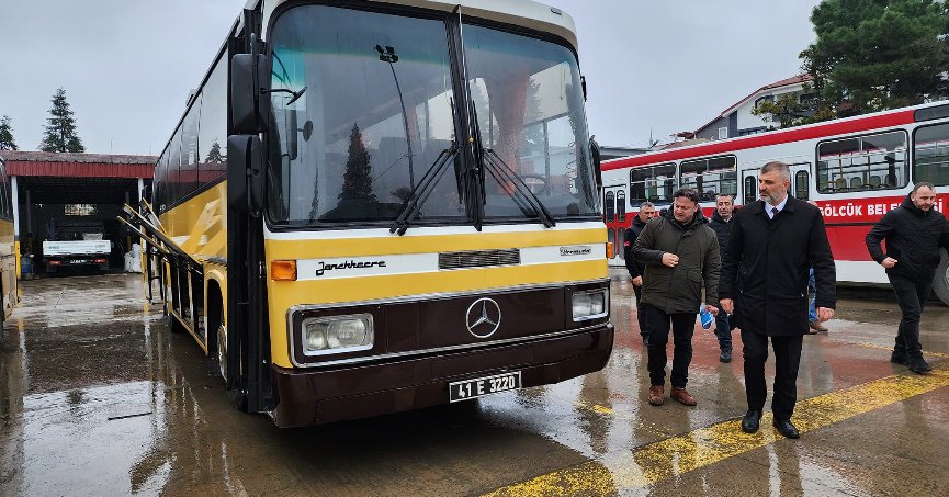 Gölcük Belediyesi,öğrenciler için otobüsüyeniledi 