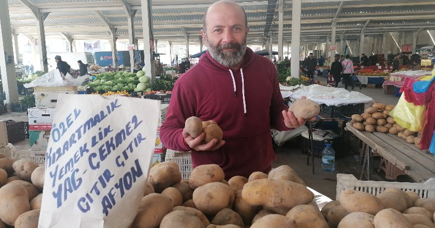 Semt pazarında patatese ilgi arttı