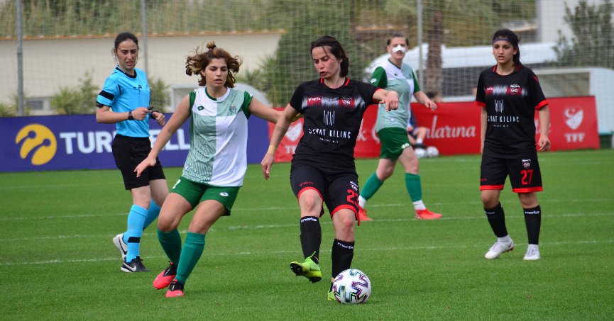 Kadın FK farklı yenildi: 5-0 