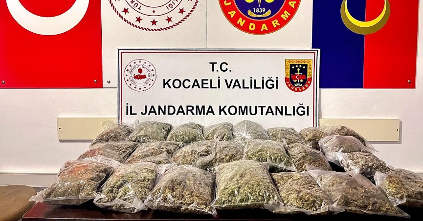 Durdurulan araçtan 15 kilo uyuşturucu çıktı