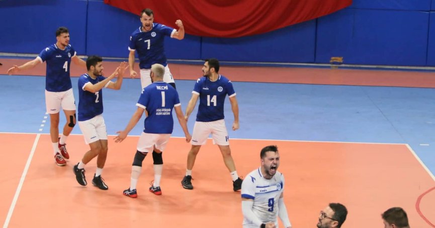 Efeler galibiyet için parkede