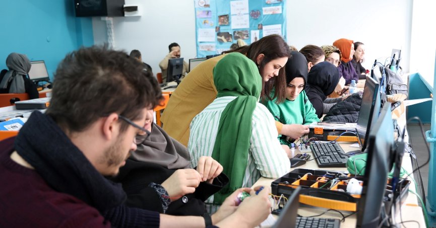 Robotik kodlama atölyeleri KO-MEK’te