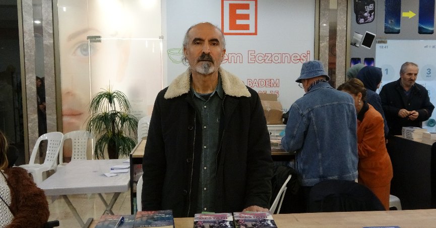 Yaşadığı depremi anlattığı  kitabın gelirini bağışladı