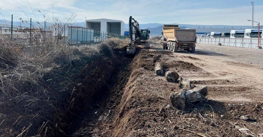 Yeni yan yol yapım  çalışmaları sürüyor