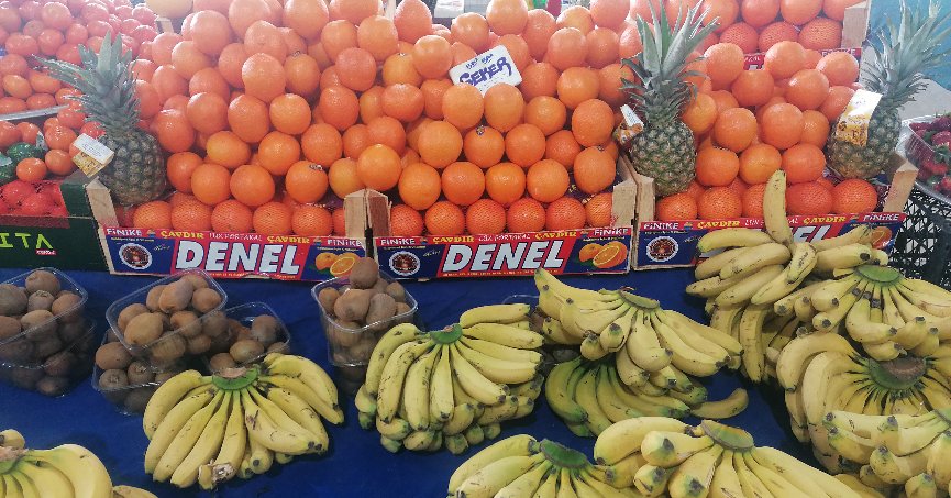 Pazarda mevsim meyvelerine ilgi