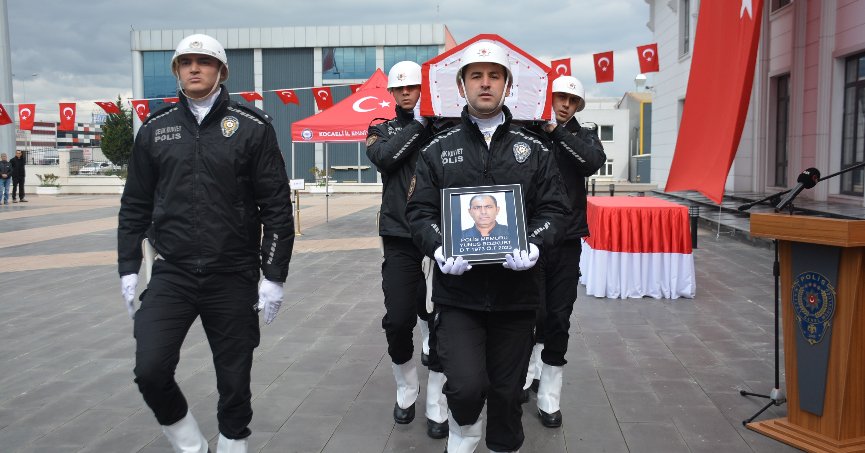 Yaşamını yitiren polis,  törenle uğurlandı