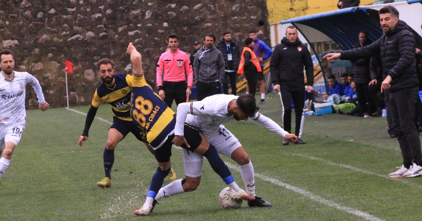 Belediye Derince, Çatalcaspor'la oynuyor 