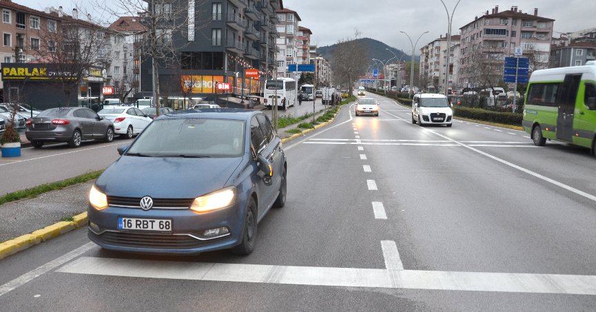 Otomobilin çarptığı yaya yaralandı