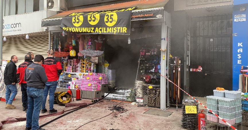 İş yerinden yükselen dumanlar korkuttu