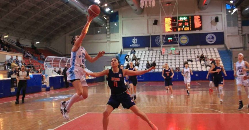 İzmitli periler mağlup oldu 70-67