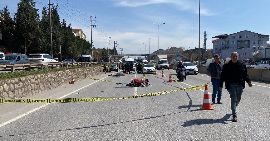 Motosiklet tırın altına yuvarlandı: 1 ölü