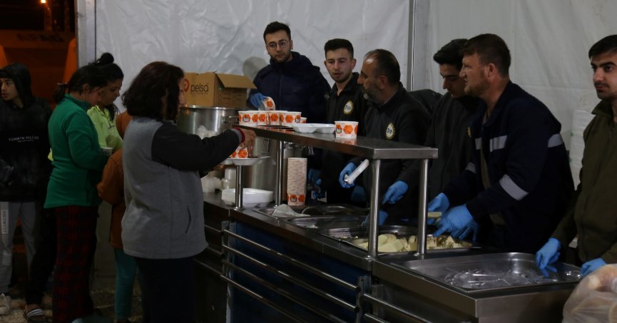Büyükşehir’in çadır kentinde ilk sahur yapıldı