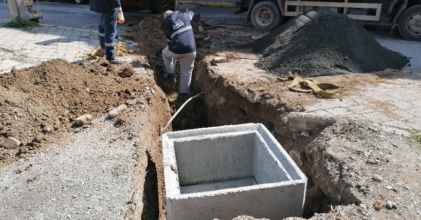 İSU’dan kanalizasyon hattında deplase çalışması