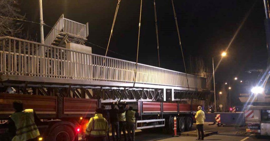 Eskihisar Feribot Yolu üst geçidi yenileniyor