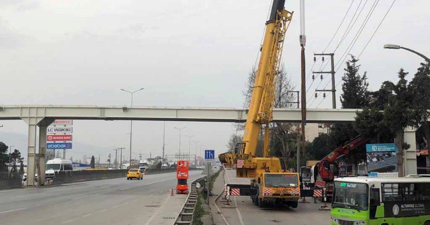 Üst geçidin köprü  montajı yapıldı