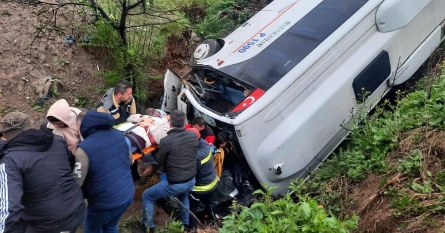 İşçi servisi devrildi: 8 yaralı